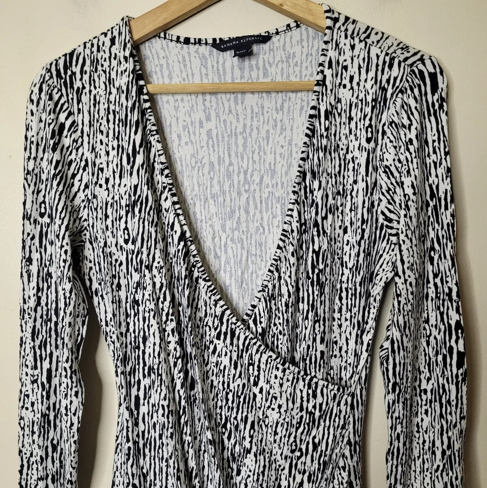 Banana Republic Black & White Faux Wrap Dress Size Medium - Picture 5 of 10